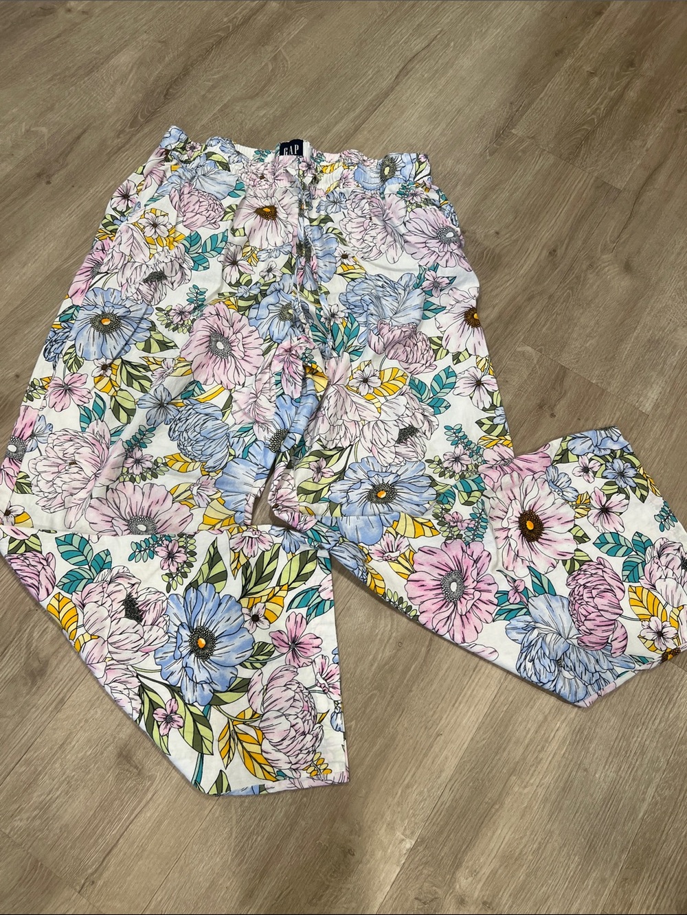 GAP White Floral Lounge Pants with Pastel Blue Pink Yellow Print